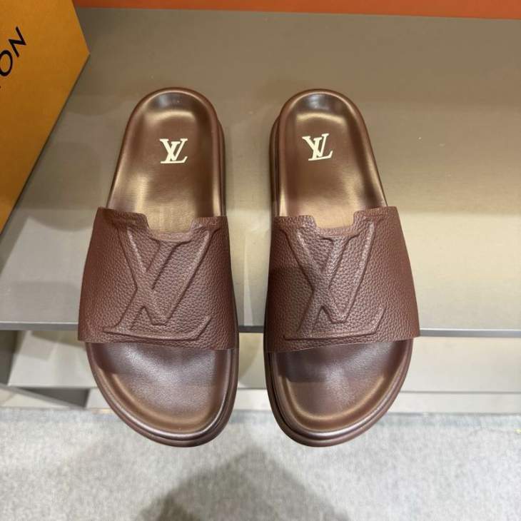 Picture of Louis Vuitton Slippers _SKULVsz38-45mnq0247658